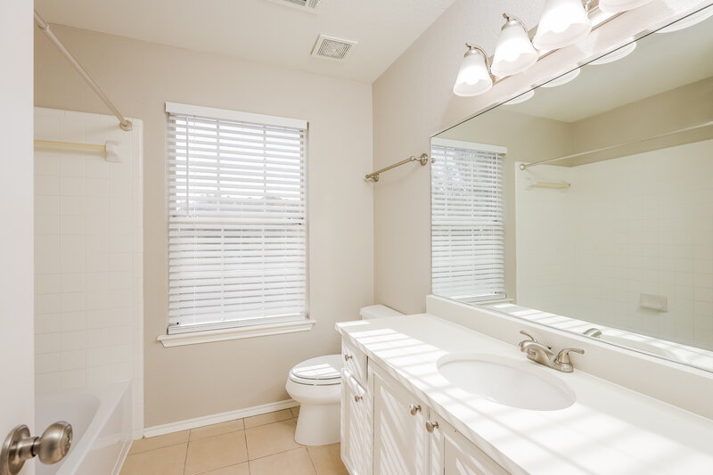3,120/Mo, 15630 Knollcliff San Antonio, TX 78247 Bathroom View