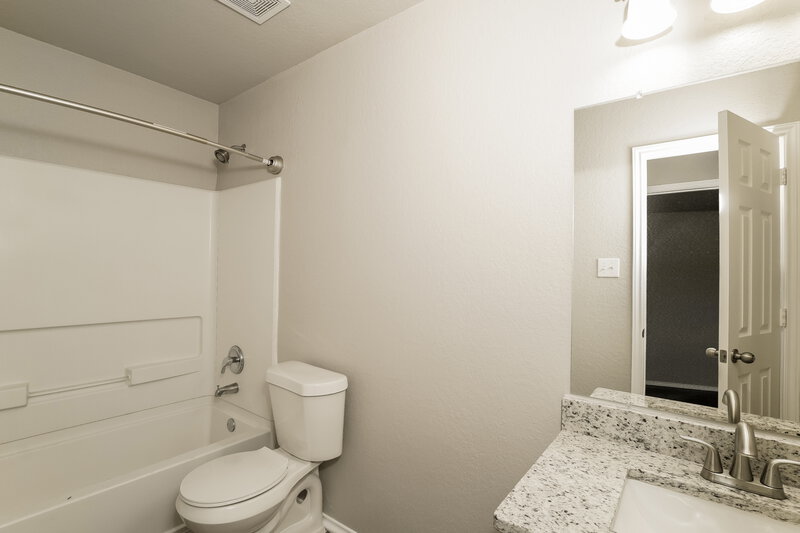 3,150/Mo, 3818 Ashleaf Pecan San Antonio, TX 78261 Bathroom View