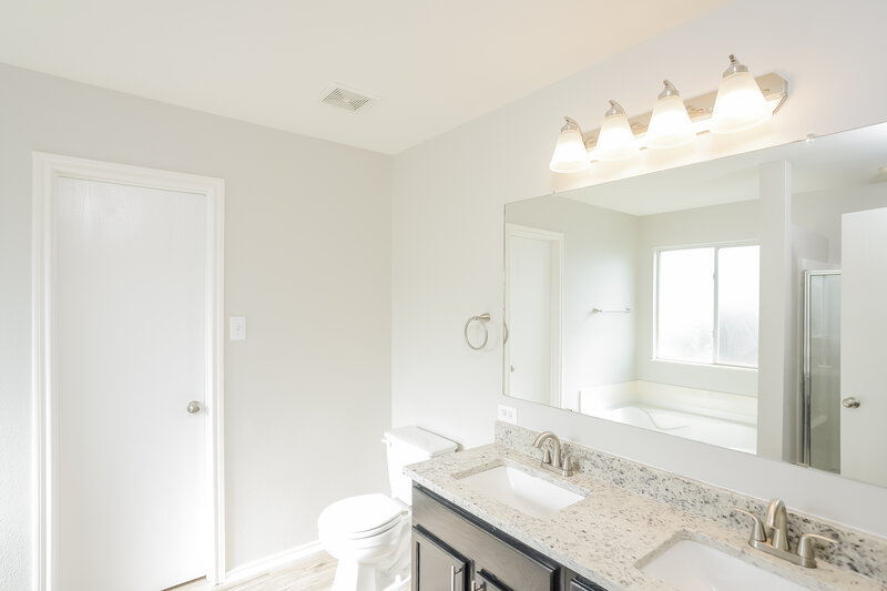 1,695/Mo, 207 Cedron Chase San Antonio, TX 78253 Bathroom View