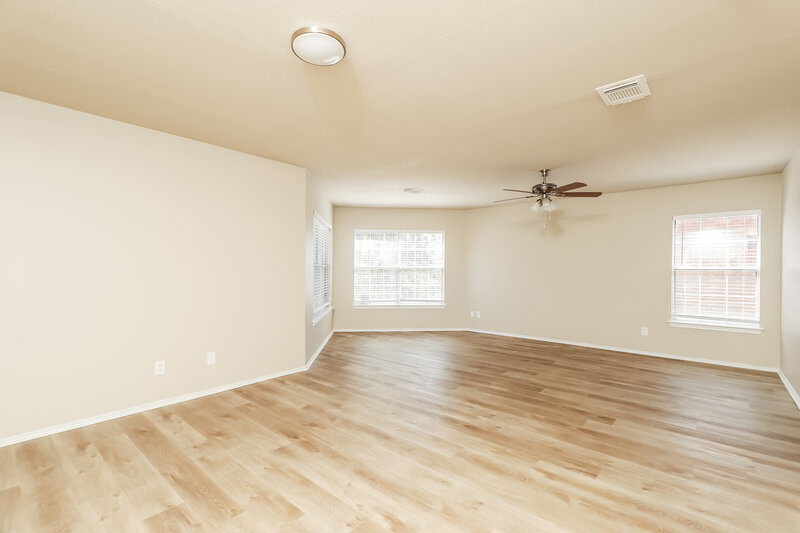 1,810/Mo, 10427 Overland Crk San Antonio, TX 78245 Main Bedroom View