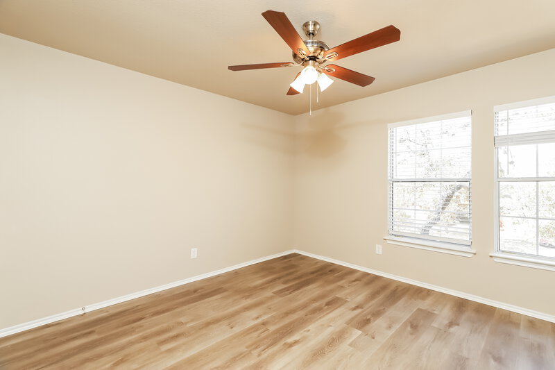 1,810/Mo, 10427 Overland Crk San Antonio, TX 78245 Bedroom View 2