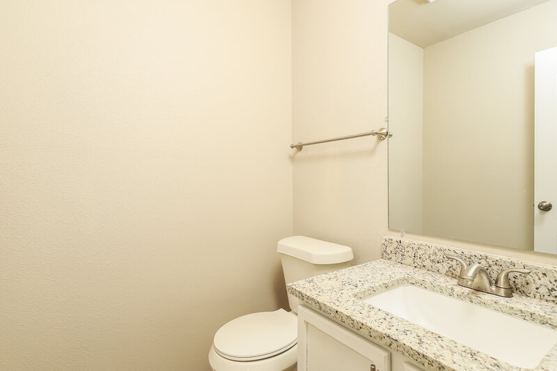 1,810/Mo, 10427 Overland Crk San Antonio, TX 78245 Bathroom View