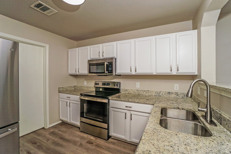 2,050/Mo, 25106 Longbranch Run San Antonio, TX 78261 Kitchen View 2