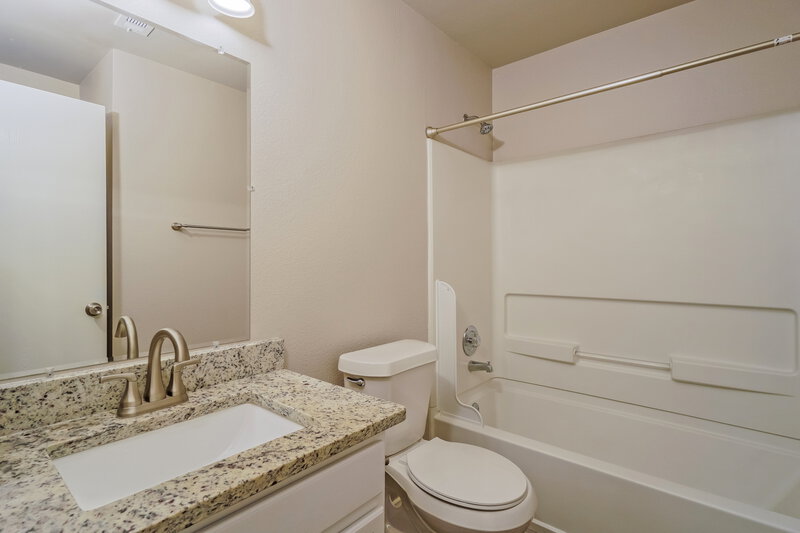 2,050/Mo, 25106 Longbranch Run San Antonio, TX 78261 Bathroom View
