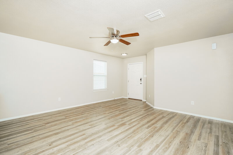 1,570/Mo, 3215 Pedernales Dr San Antonio, TX 78223 Living Room View