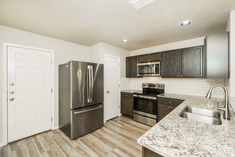 1,570/Mo, 3215 Pedernales Dr San Antonio, TX 78223 Kitchen View 2