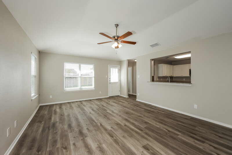 1,870/Mo, 6022 Bear Mdw San Antonio, TX 78222 Living Room View