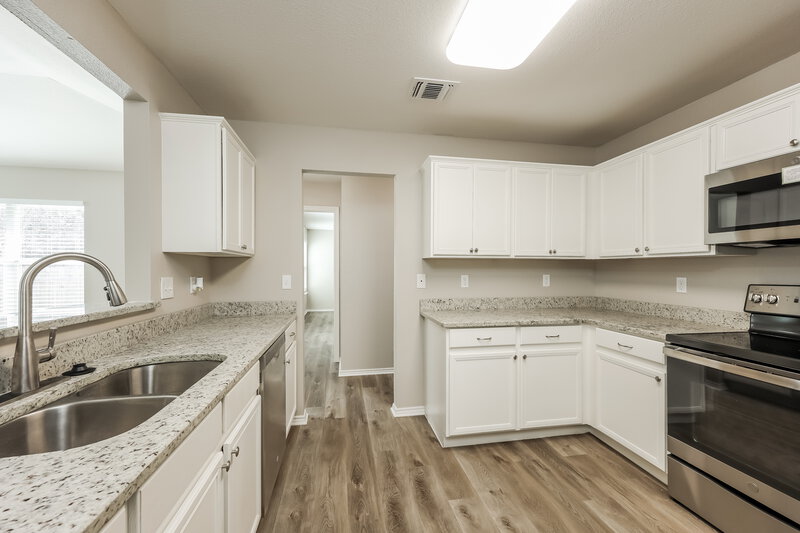 1,870/Mo, 6022 Bear Mdw San Antonio, TX 78222 Kitchen View 2