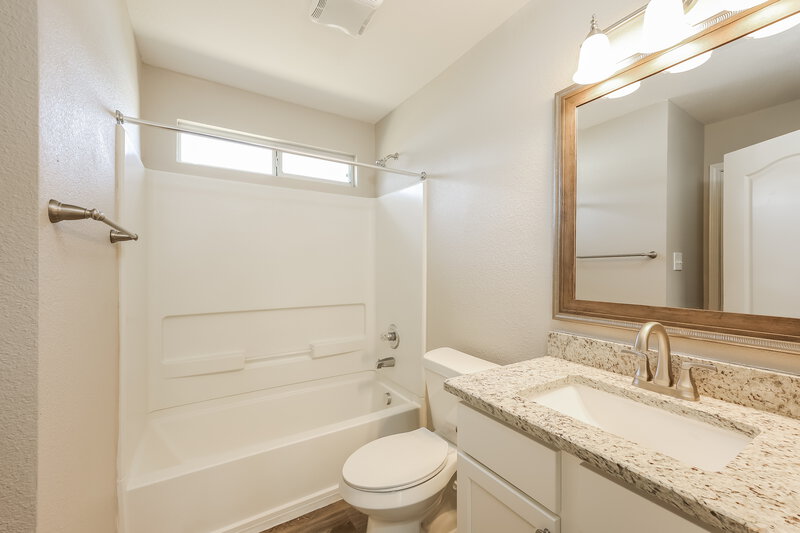 1,870/Mo, 6022 Bear Mdw San Antonio, TX 78222 Bathroom View