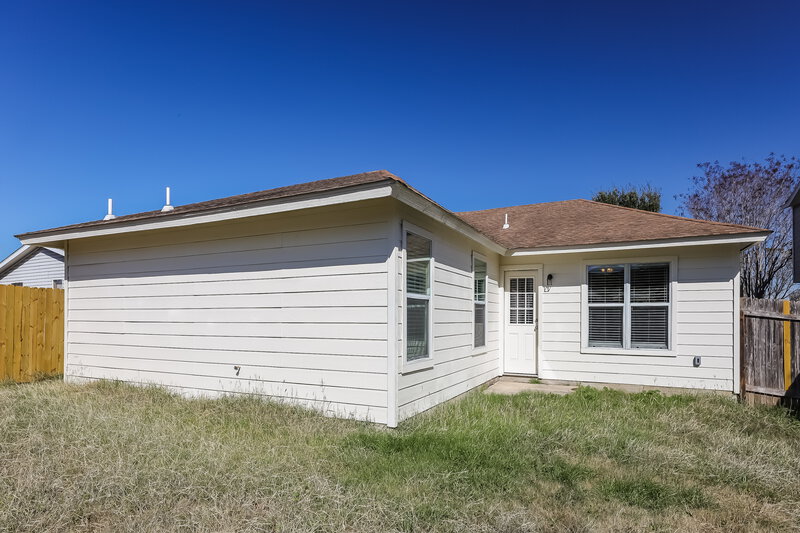 1,870/Mo, 6022 Bear Mdw San Antonio, TX 78222 Rear View