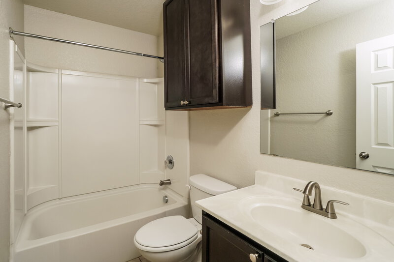 1,910/Mo, 818 Cowhide Dr San Antonio, TX 78260 Bathroom View