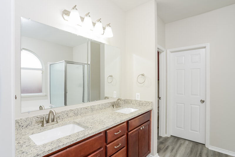 2,435/Mo, 121 Yeager Cir Cibolo, TX 78108 Main Bathroom View
