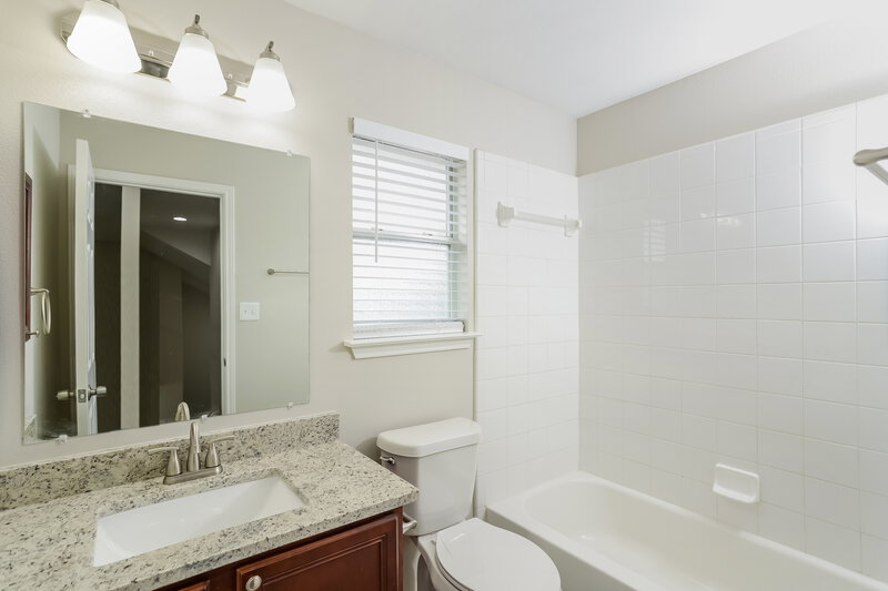 2,435/Mo, 121 Yeager Cir Cibolo, TX 78108 Bathroom View