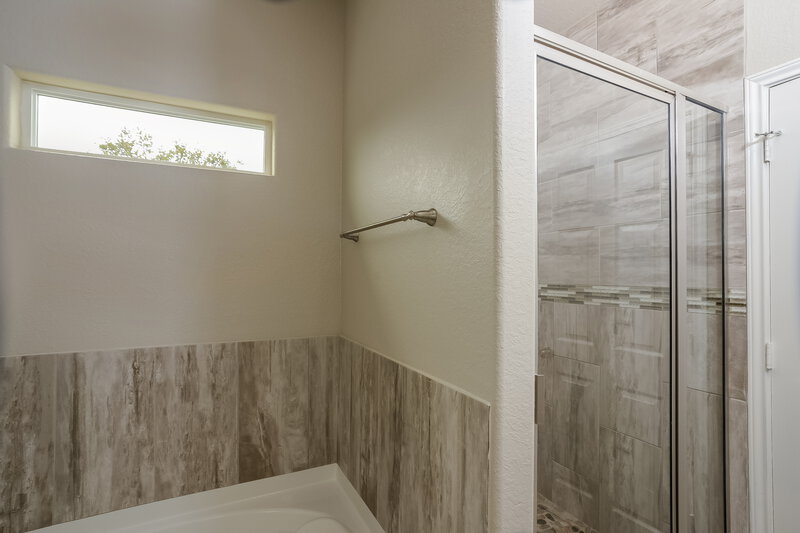 1,850/Mo, 12406 Jacobs Pond San Antonio, TX 78253 Main Bathroom View 2