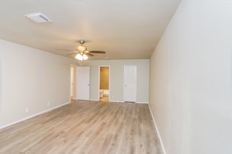 1,860/Mo, 12715 Maple Park Dr San Antonio, TX 78249 Main Bedroom View 2