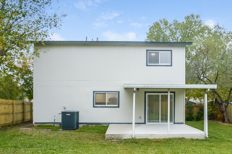 1,860/Mo, 12715 Maple Park Dr San Antonio, TX 78249 Rear View