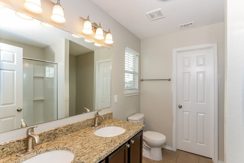 2,095/Mo, 13142 Cipresso Palco San Antonio, TX 78253 Main Bathroom View