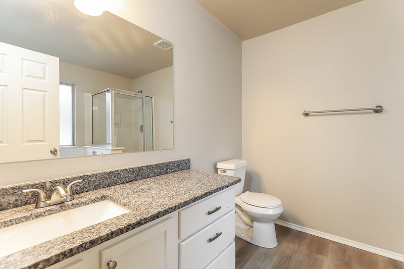 1,920/Mo, 220 Kaylee Chase Cibolo, TX 78108 Main Bathroom View