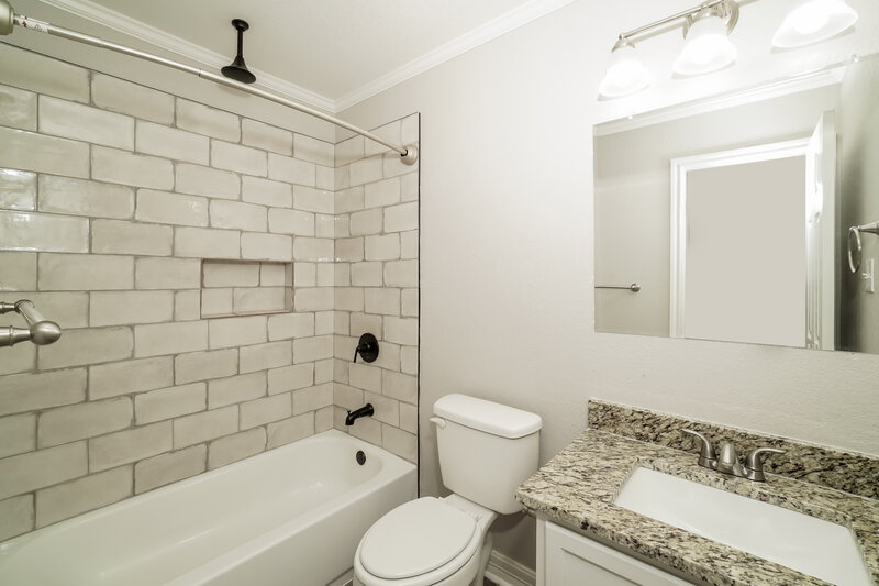 1,845/Mo, 229 Gatewood Fls Cibolo, TX 78108 Main Bathroom View