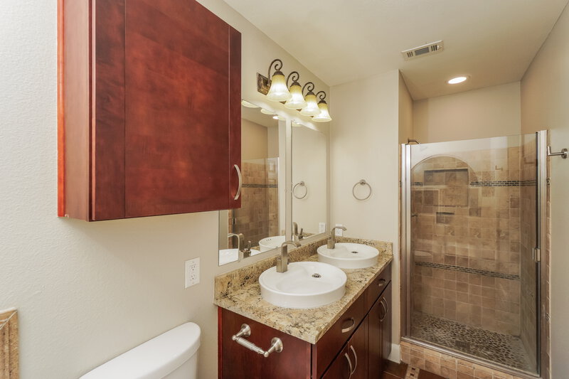 1,770/Mo, 607 Limestone Flt San Antonio, TX 78251 Main Bathroom View 2
