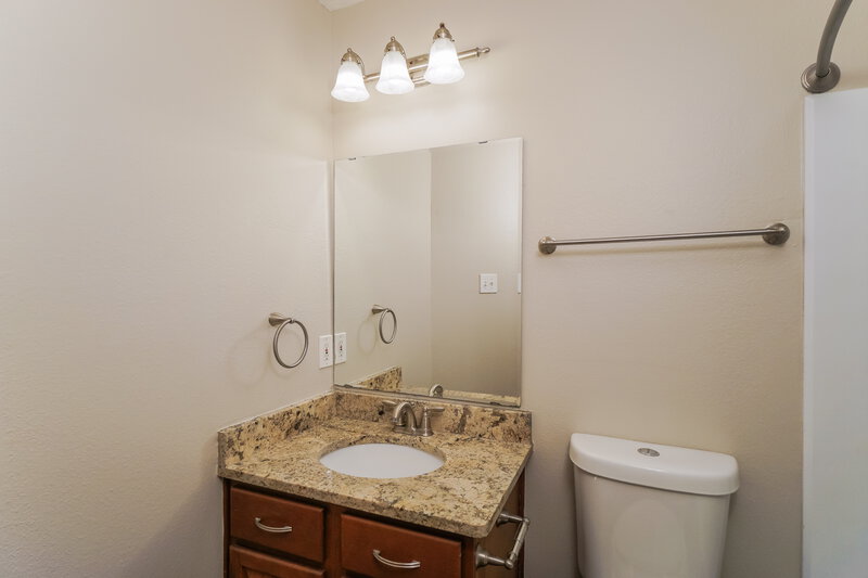 1,770/Mo, 607 Limestone Flt San Antonio, TX 78251 Bathroom View