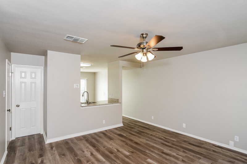 1,785/Mo, 8910 Kenton Ct San Antonio, TX 78240 Living Room View