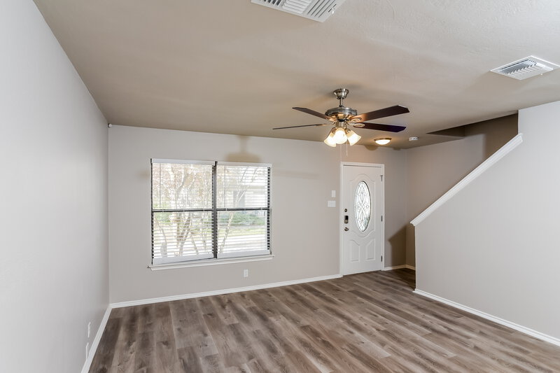 1,785/Mo, 8910 Kenton Ct San Antonio, TX 78240 Living Room View 2