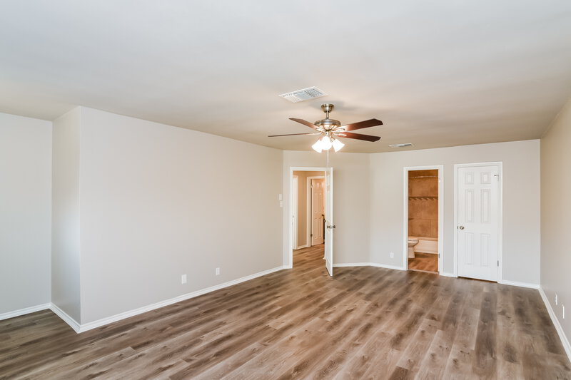 1,785/Mo, 8910 Kenton Ct San Antonio, TX 78240 Main Bedroom View 2