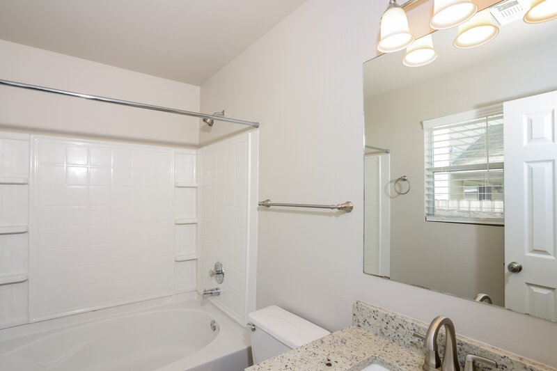 1,485/Mo, 211 Cedron Chase San Antonio, TX 78253 Main Bathroom View