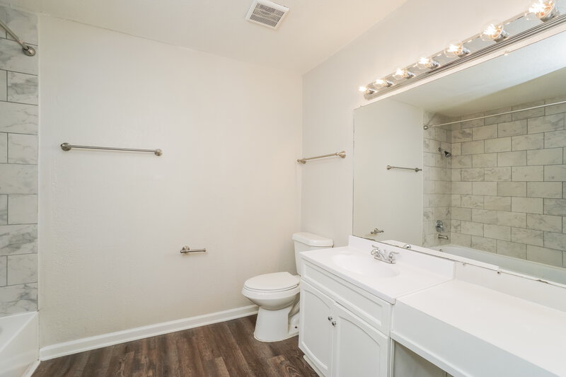1,935/Mo, 7818 Benbrook San Antonio, TX 78250 Bathroom View