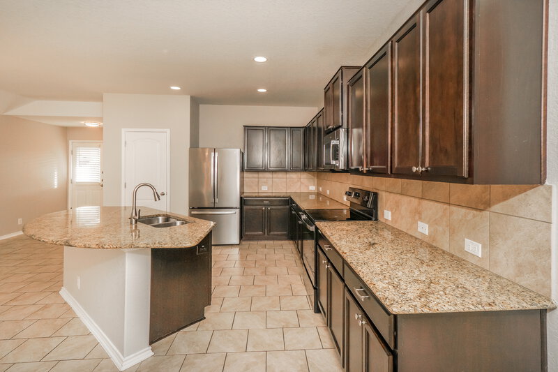 1,725/Mo, 8850 Belgian Fls San Antonio, TX 78254 Kitchen View 2