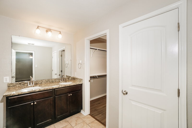 1,725/Mo, 8850 Belgian Fls San Antonio, TX 78254 Main Bathroom View