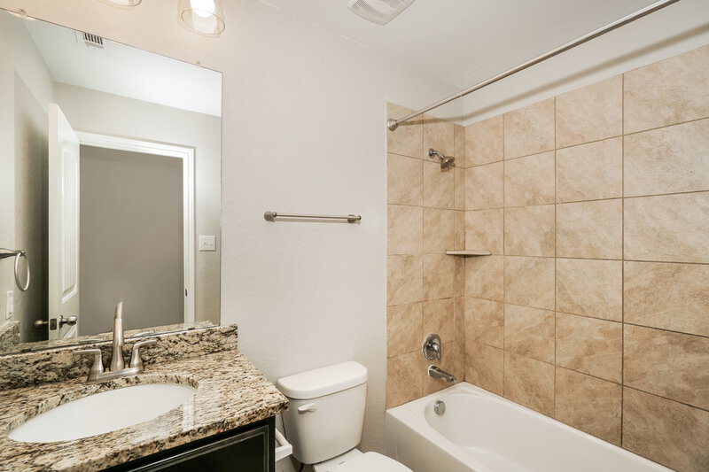 1,725/Mo, 8850 Belgian Fls San Antonio, TX 78254 Bathroom View 2