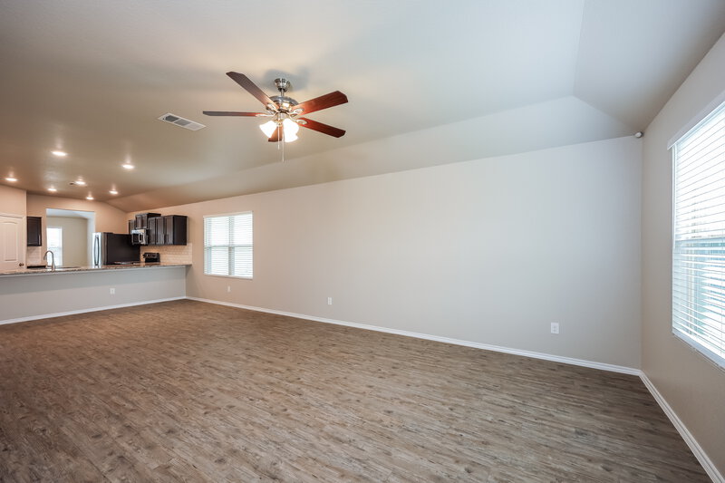 1,915/Mo, 10231 Barbeque Bay Converse, TX 78109 Living Room View