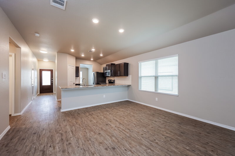 1,915/Mo, 10231 Barbeque Bay Converse, TX 78109 Living Room View 2