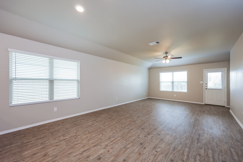 1,915/Mo, 10231 Barbeque Bay Converse, TX 78109 Living Room View 3