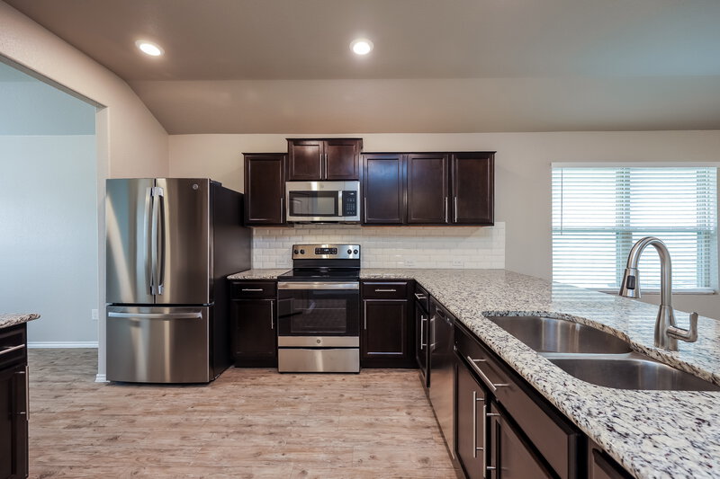 1,915/Mo, 10231 Barbeque Bay Converse, TX 78109 Kitchen View