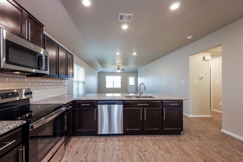 1,915/Mo, 10231 Barbeque Bay Converse, TX 78109 Kitchen View 2