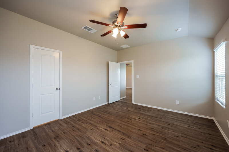 1,915/Mo, 10231 Barbeque Bay Converse, TX 78109 Main Bedroom View 2