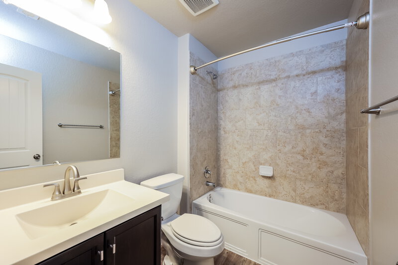 1,915/Mo, 10231 Barbeque Bay Converse, TX 78109 Bathroom View