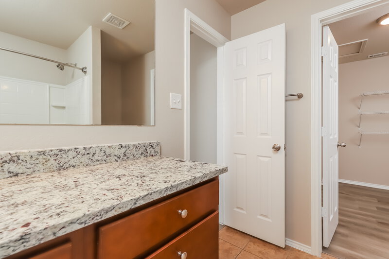 2,140/Mo, 25212 Cambridge Wl San Antonio, TX 78261 Main Bathroom View