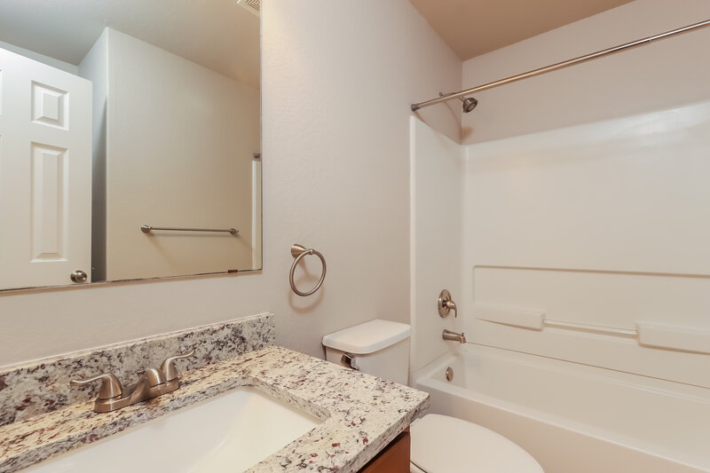 2,140/Mo, 25212 Cambridge Wl San Antonio, TX 78261 Bathroom View