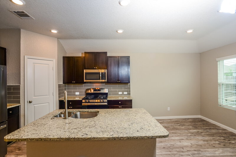 1,560/Mo, 1036 Raceland Rd San Antonio, TX 78245 Kitchen View
