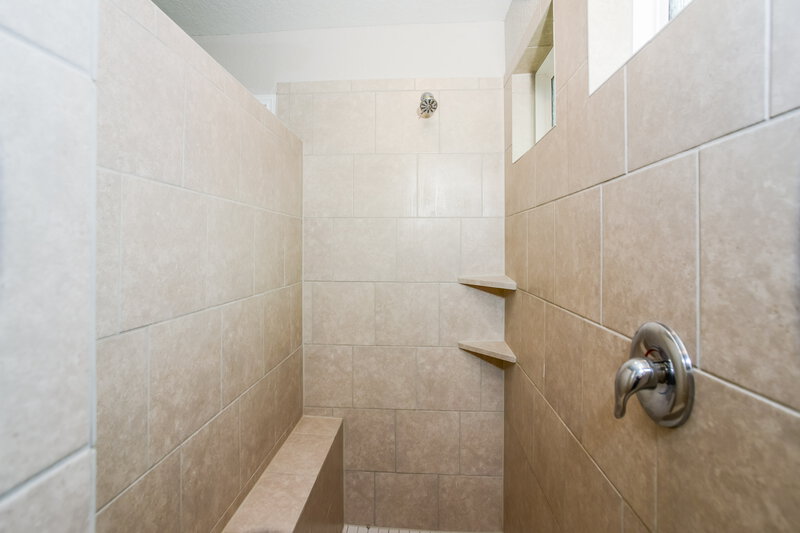 1,560/Mo, 1036 Raceland Rd San Antonio, TX 78245 Bathroom View