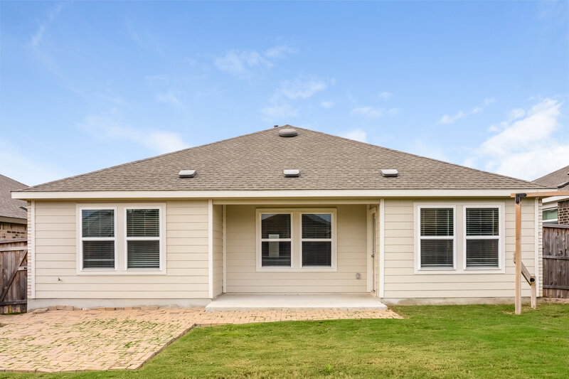 1,560/Mo, 1036 Raceland Rd San Antonio, TX 78245 Rear View