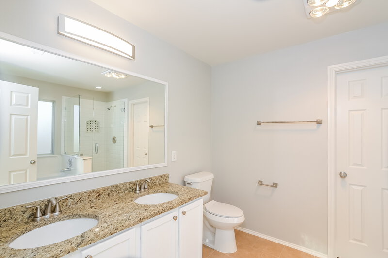 2,080/Mo, 10923 Rindle Ranch San Antonio, TX 78249 Main Bathroom View