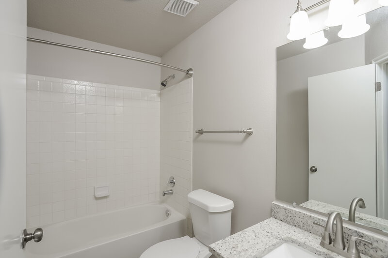 1,850/Mo, 9863 Lauren Mist San Antonio, TX 78251 Bathroom View