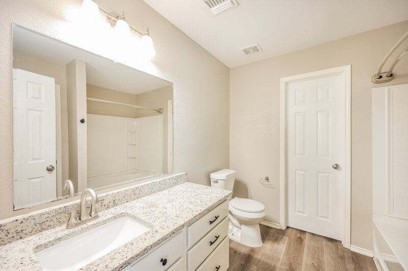 1,920/Mo, 16102 Caballo Run Selma, TX 78154 Main Bathroom View