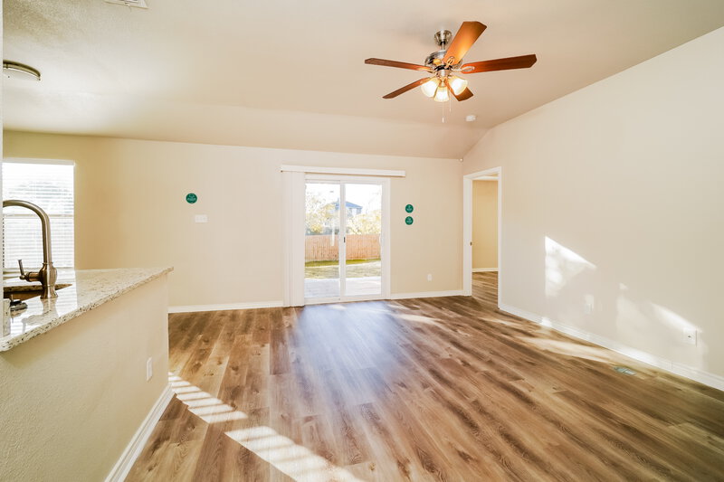 1,525/Mo, 3605 Candlebrook Ln San Antonio, TX 78244 Living Room View 2