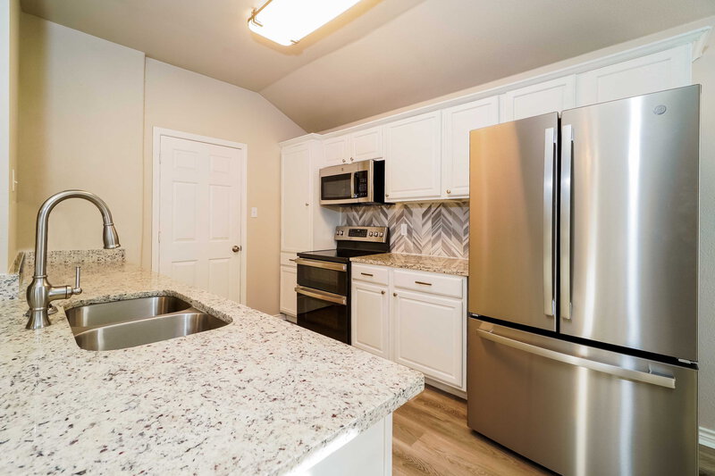1,525/Mo, 3605 Candlebrook Ln San Antonio, TX 78244 Kitchen View 2